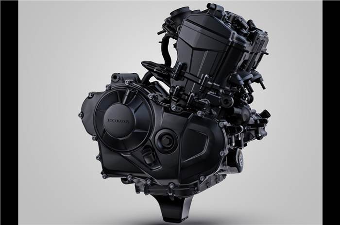 Honda Hornet 750cc parallel-twin engine image.